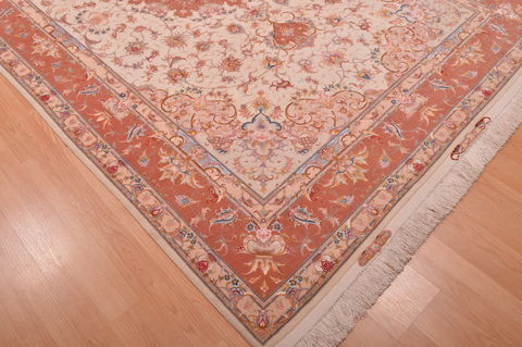 Tabriz Beige Hand Knotted 67 X 100 Area Rug 114-109048 Image 12