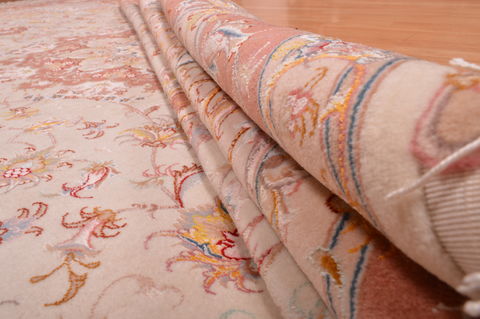 Tabriz Beige Hand Knotted 67 X 100 Area Rug 114-109048 Image 16
