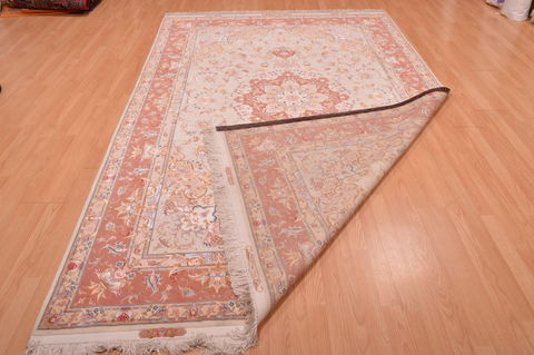 Tabriz Beige Hand Knotted 67 X 100 Area Rug 114-109048 Image 18