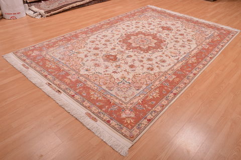 Tabriz Beige Hand Knotted 67 X 100 Area Rug 114-109048 Image 2