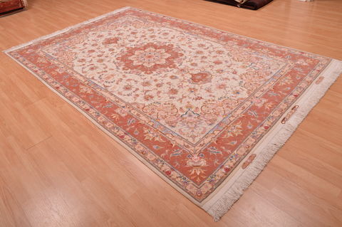 Tabriz Beige Hand Knotted 67 X 100 Area Rug 114-109048 Image 3