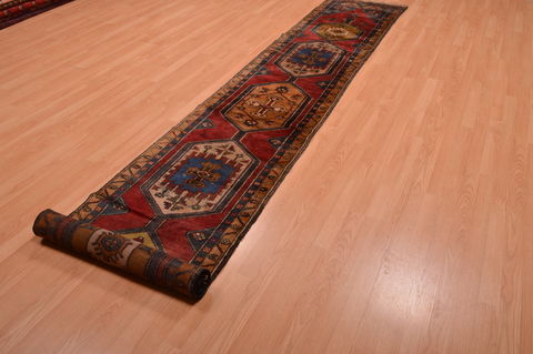 Yalameh Red Runner Hand Knotted 23 X 148 Area Rug 100-109105 Image 2
