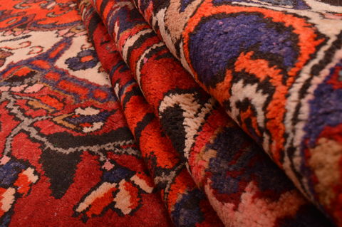 Bakhtiar Red Hand Knotted 71 X 910 Area Rug 100-109106 Image 14