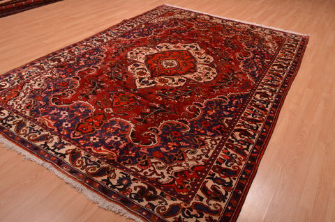 Bakhtiar Red Hand Knotted 71 X 910 Area Rug 100-109106 Image 2