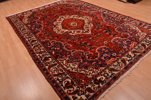 Bakhtiar Red Hand Knotted 71 X 910 Area Rug 100-109106 Image 3