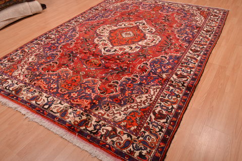 Bakhtiar Red Hand Knotted 71 X 910 Area Rug 100-109106 Image 5