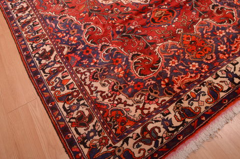 Bakhtiar Red Hand Knotted 71 X 910 Area Rug 100-109106 Image 7