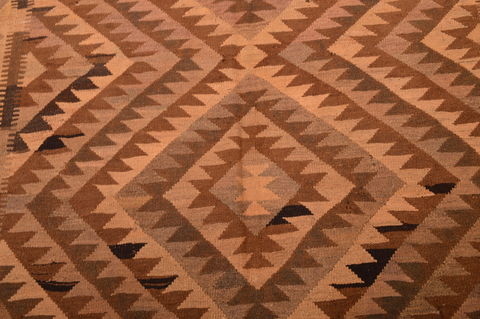 Kilim Brown Hand Knotted 64 X 89 Area Rug 100-109161 Image 9