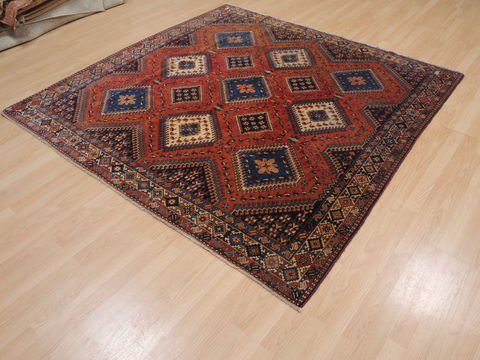 Yalameh Red Square Hand Knotted 68 X 69 Area Rug 100-109241 Image 7