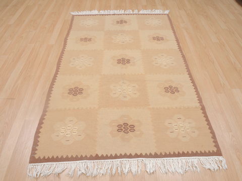Kilim Beige Flat Woven 40 X 60 Area Rug 100-109305 Image 1