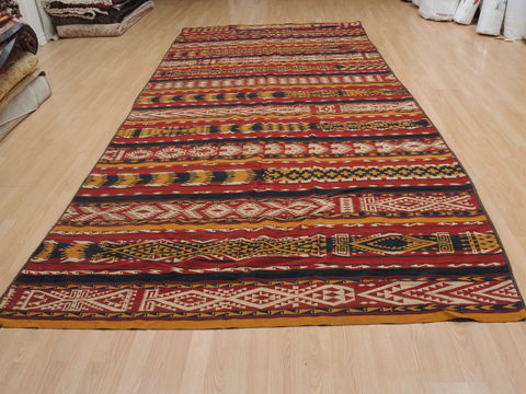 Kilim Red Flat Woven 62 X 132 Area Rug 100-109341 Image 14