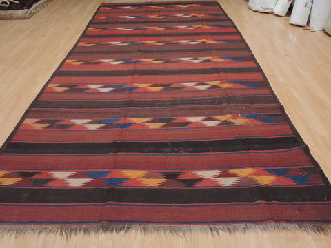 Kilim Red Flat Woven 63 X 132 Area Rug 100-109342 Image 4
