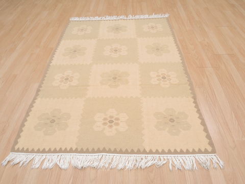 Kilim Beige Flat Woven 42 X 60 Area Rug 100-109383 Image 4