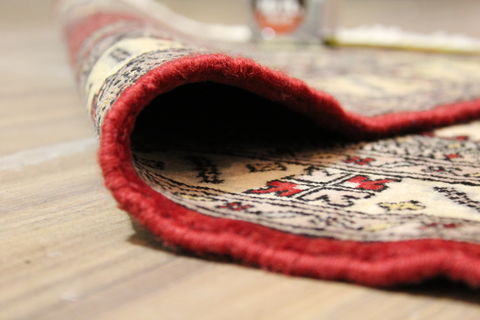 Bokhara Red Hand Knotted 21 X 30 Area Rug 155-109461 Image 4