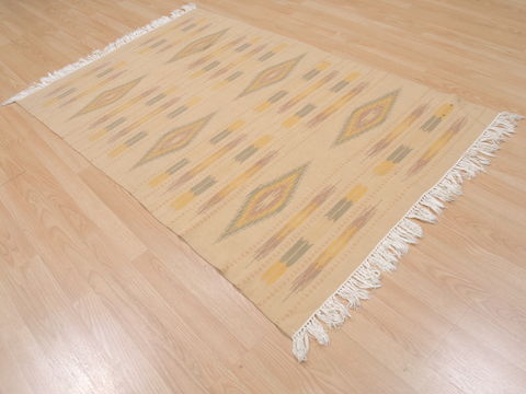 Kilim Beige Flat Woven 40 X 61 Area Rug 100-109522 Image 2