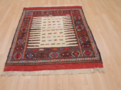 Kilim Red Square Flat Woven 33 X 33 Area Rug 100-109535 Image 1