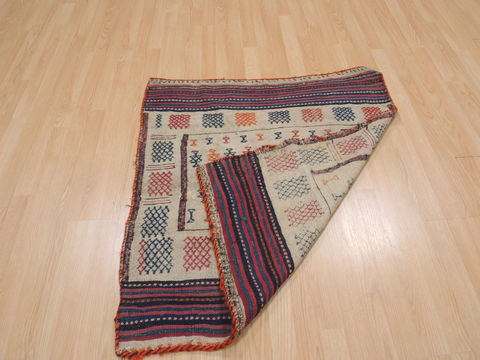Kilim Red Flat Woven 32 X 37 Area Rug 100-109537 Image 12