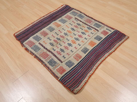Kilim Red Flat Woven 32 X 37 Area Rug 100-109537 Image 2