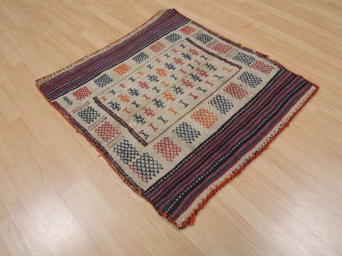 Kilim Red Flat Woven 32 X 37 Area Rug 100-109537 Image 5