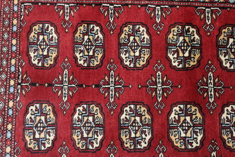 Bokhara Red Hand Knotted 21 X 31 Area Rug 155-109555 Image 3