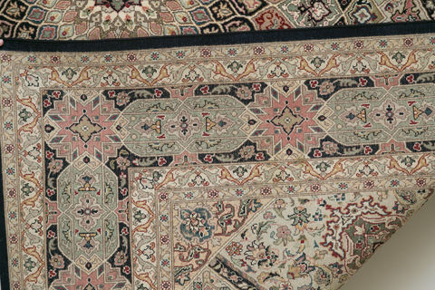 Pak-Persian Multicolor Hand Knotted 81 X 104 Area Rug 700-109678 Image 2
