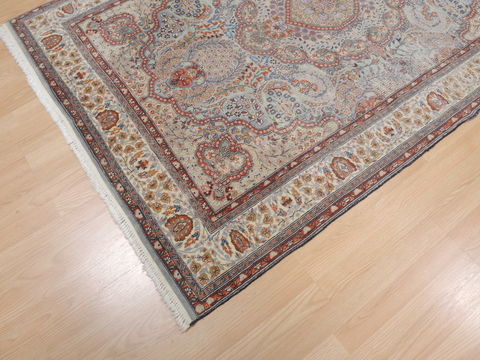 Isfahan Blue Hand Knotted 47 X 73 Area Rug 100-109739 Image 10