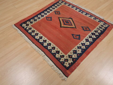 Kilim Red Flat Woven 34 X 37  Area Rug 100-109830 Image 2