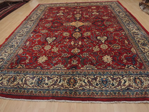 Sarouk Red Hand Knotted 98 X 135 Area Rug 100-11831 Image 4