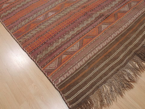 Kilim Red Flat Woven 61 X 111 Area Rug 100-110039 Image 4