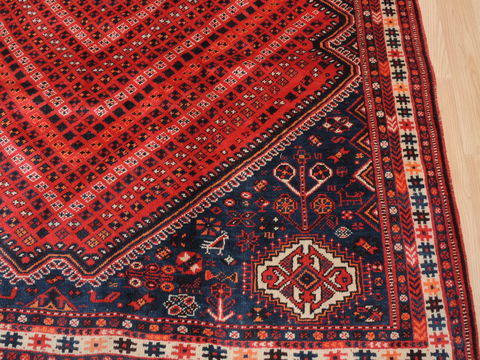 Shiraz Red Hand Knotted 610 X 99 Area Rug 100-110212 Image 11