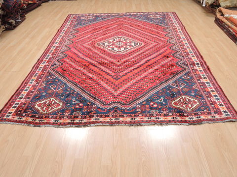 Shiraz Red Hand Knotted 610 X 99 Area Rug 100-110212 Image 1