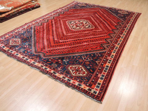 Shiraz Red Hand Knotted 610 X 99 Area Rug 100-110212 Image 9