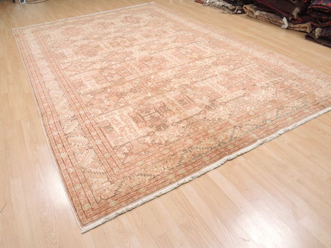 Kayseri Beige Hand Knotted 79 X 121 Area Rug 100-110251 Image 8