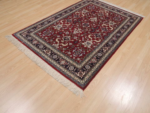 Heriz Red Hand Knotted 40 X 59 Area Rug 100-110258 Image 2