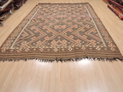Kilim Brown Flat Woven 79 X 114 Area Rug 100-110376 Image 1