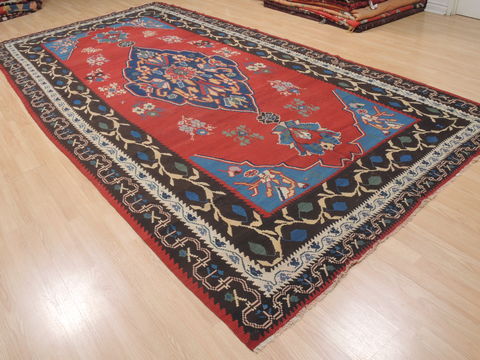 Kilim Red Flat Woven 69 X 137 Area Rug 100-110395 Image 3