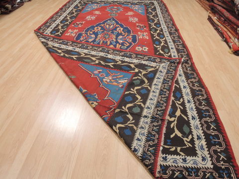 Kilim Red Flat Woven 69 X 137 Area Rug 100-110395 Image 9