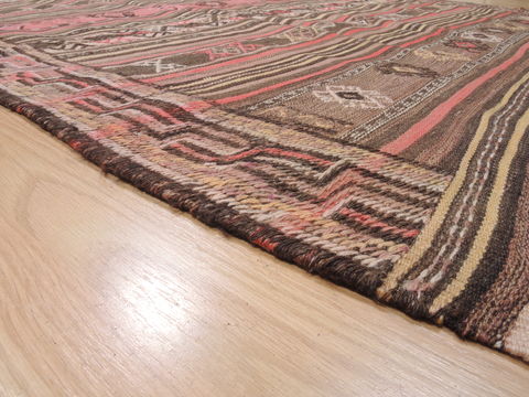 Kilim Red Flat Woven 47 X 88 Area Rug 100-110444 Image 3