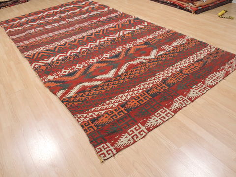 Kilim Red Flat Woven 64 X 123 Area Rug 100-110509 Image 3