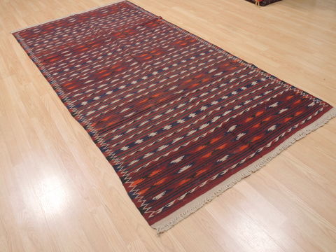 Kilim Red Flat Woven 47 X 94 Area Rug 100-110608 Image 3