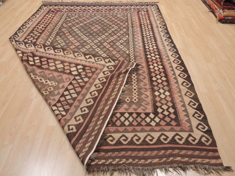 Kilim Brown Flat Woven 69 X 97 Area Rug 100-110669 Image 5