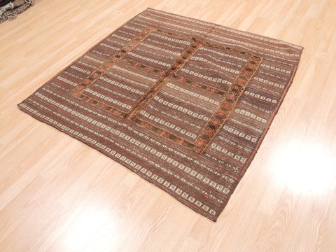 Kilim Brown Square Flat Woven 45 X 46 Area Rug 100-110779 Image 1