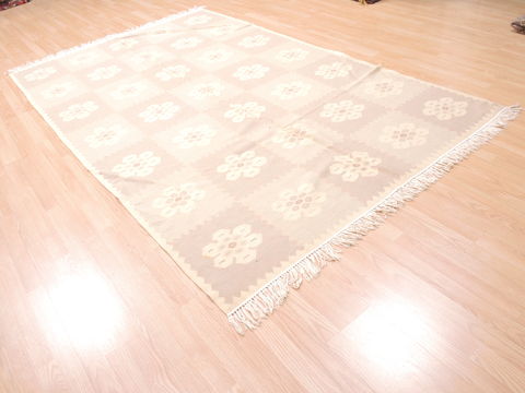 Kilim Beige Flat Woven 62 X 97 Area Rug 100-110802 Image 3