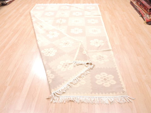 Kilim Beige Flat Woven 62 X 97 Area Rug 100-110802 Image 5