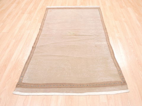 Kilim Beige Flat Woven 35 X 59  Area Rug 100-110874 Image 1