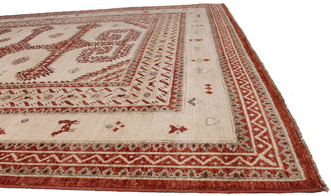 Shiraz Beige Hand Knotted 81 X 98 Area Rug 254-110914 Image 3