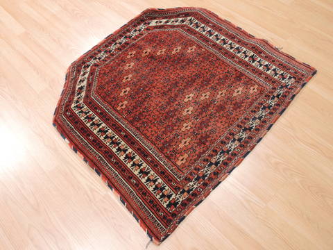 Baluch Red Square Hand Knotted 31 X 35 Area Rug 100-111030 Image 4