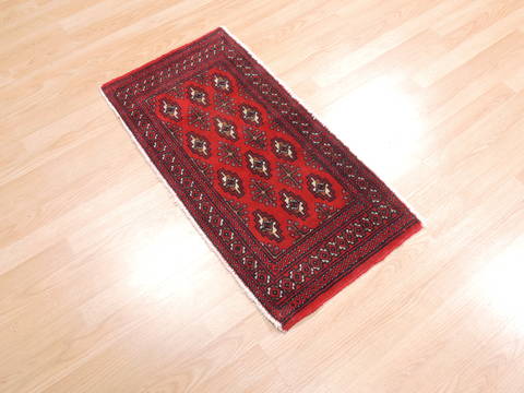 Baluch Red Hand Knotted 18 X 33 Area Rug 134-111126 Image 3