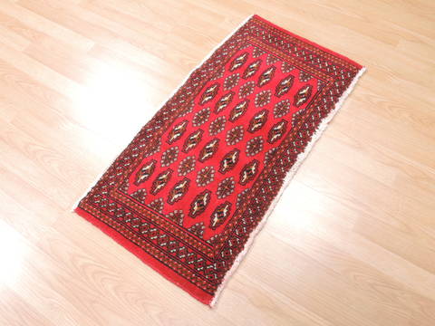 Baluch Red Hand Knotted 18 X 33 Area Rug 134-111127 Image 4