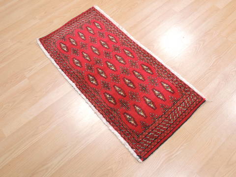 Baluch Red Hand Knotted 18 X 33 Area Rug 134-111130 Image 3